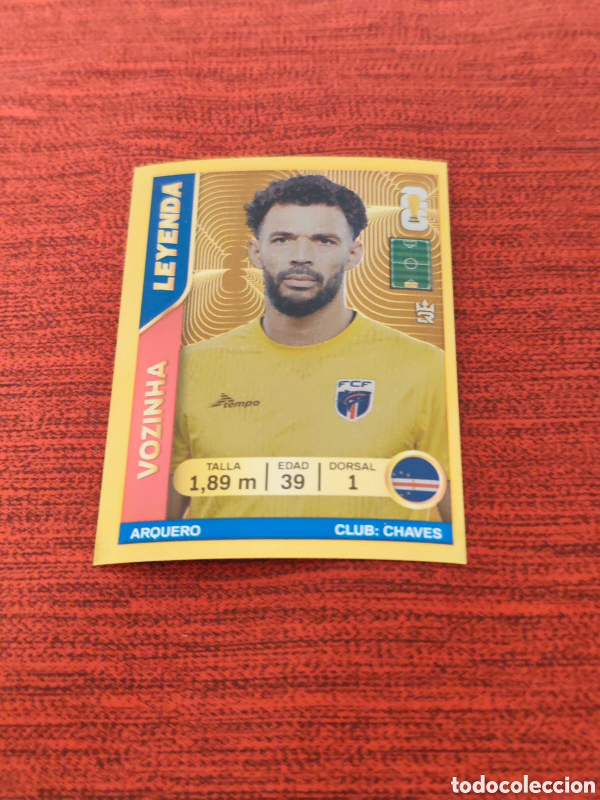 Cartes &agrave; collectionner de Football: 372 VOZINHA CABO VERDE LEYENDA DORADO MUNDIAL 2026 EDITORIAL TRES REYES