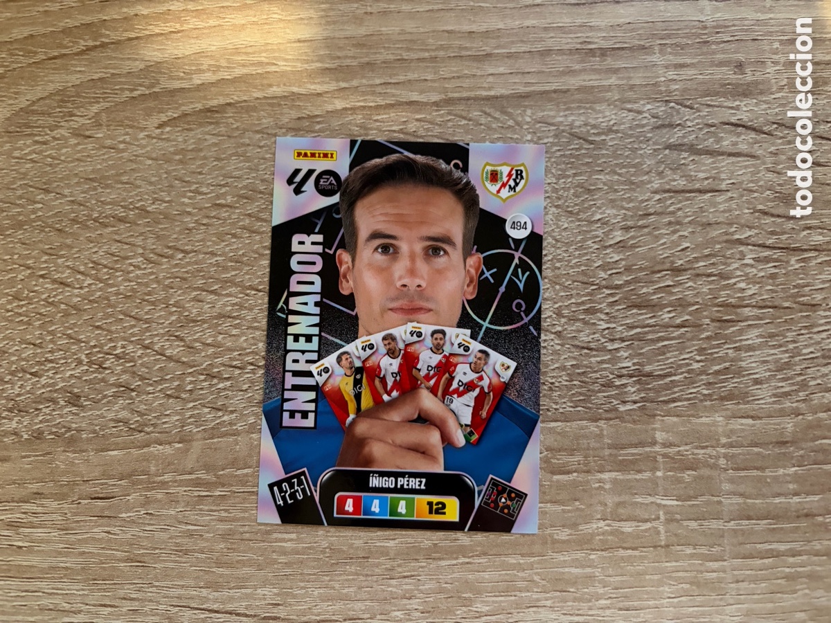 Cromos de Futebol: 494 &Iacute;&Ntilde;IGO P&Eacute;REZ ENTRENADOR ADRENALYN XL 2025 2026 25 26 RAYO VALLECANO