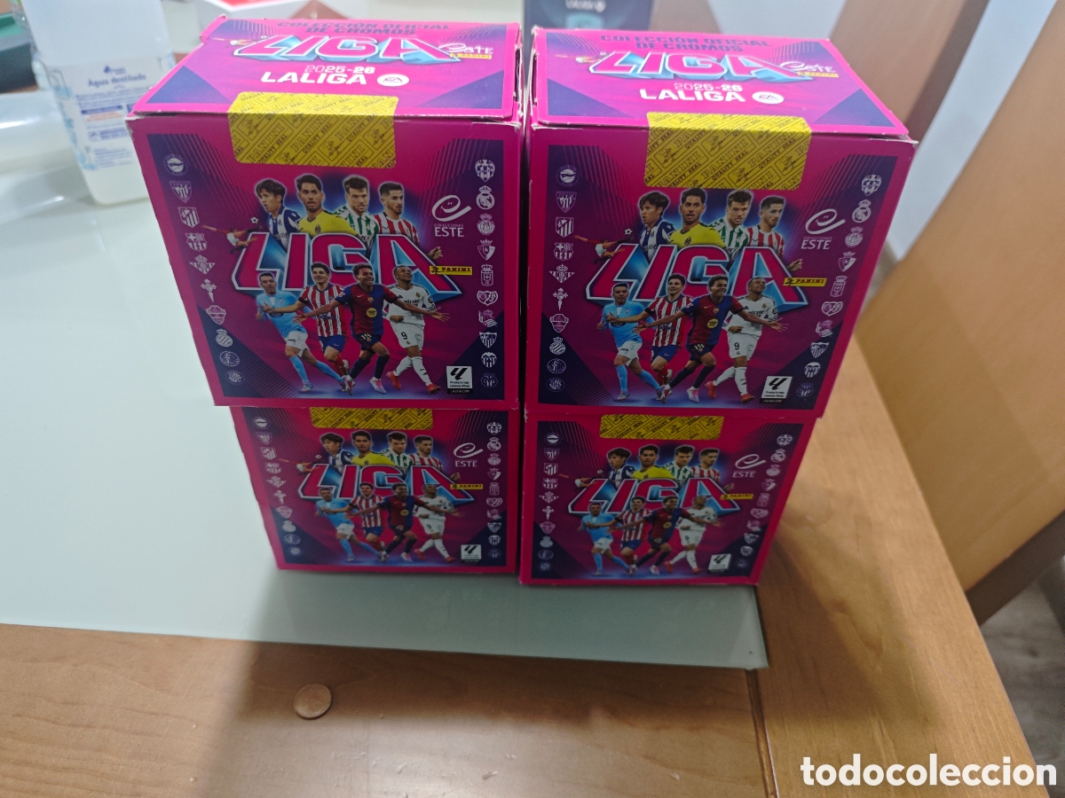 Cromos de f&uacute;tbol: 4 cajas este 2025-2026 presintadas