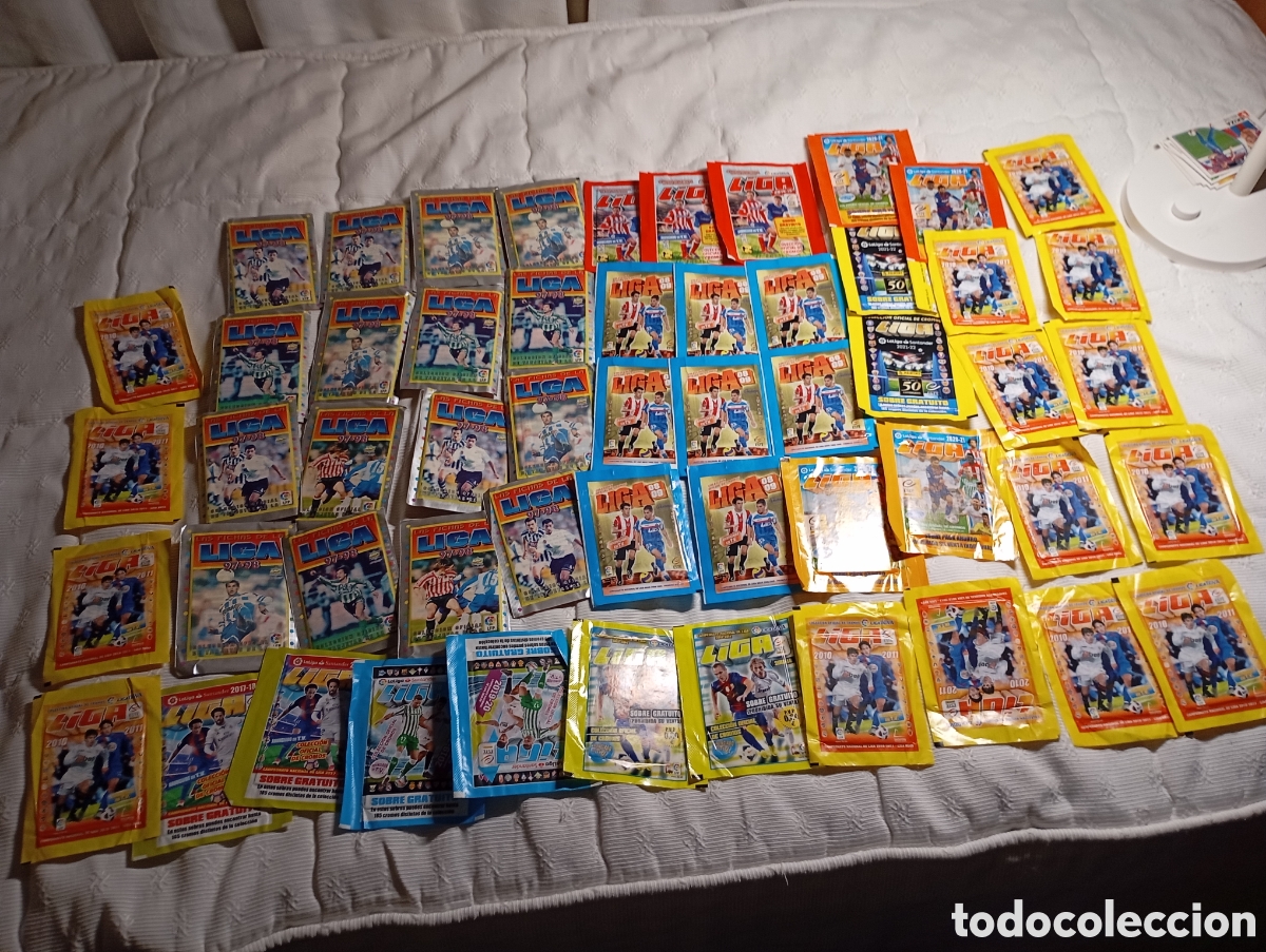 Football Stickers: Lote de sobres 55 temporadas varias