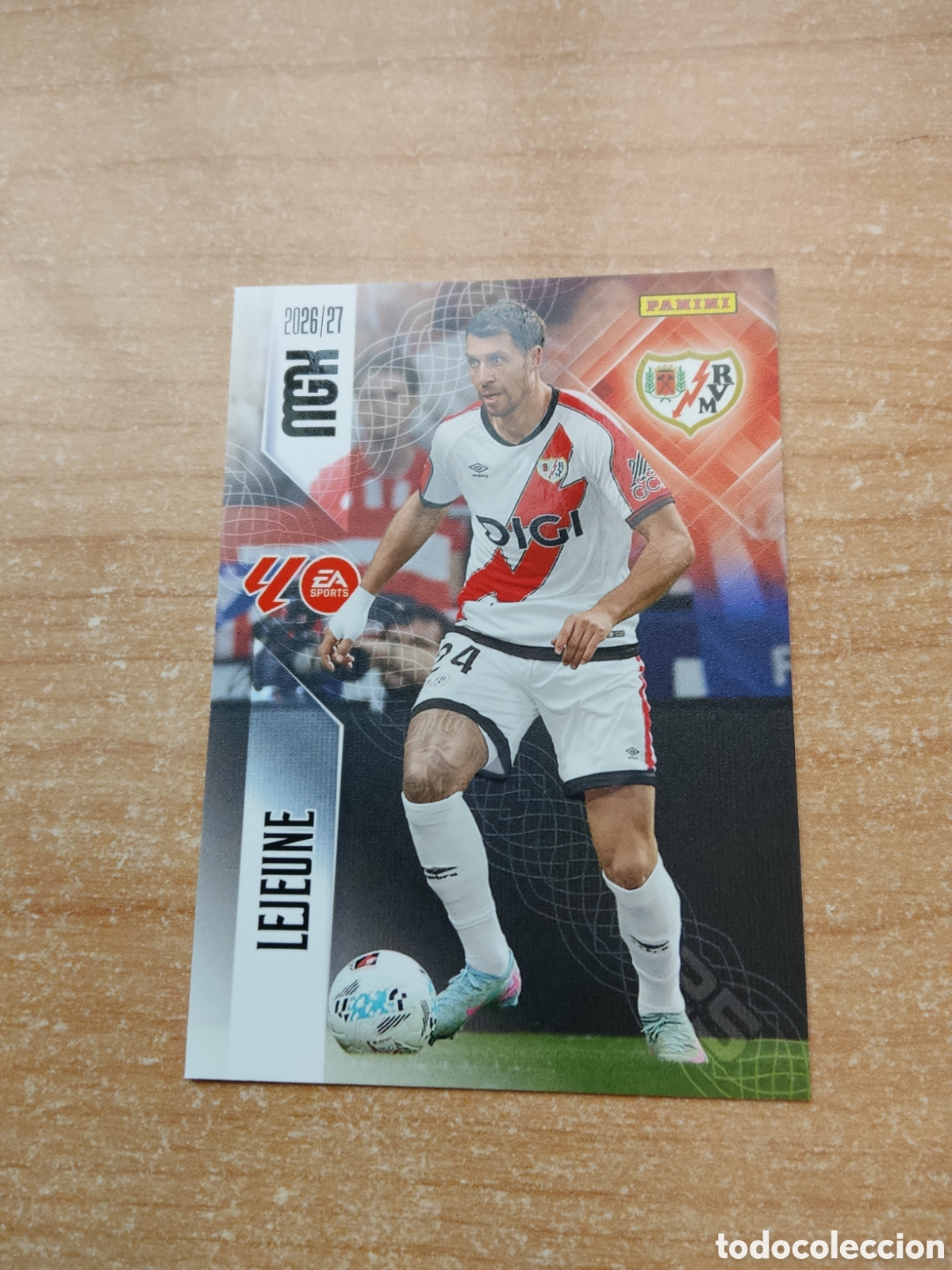 Cartes &agrave; collectionner de Football: 294 LEJEUNE RAYO VALLECANO MEGACRACKS 2026 2027