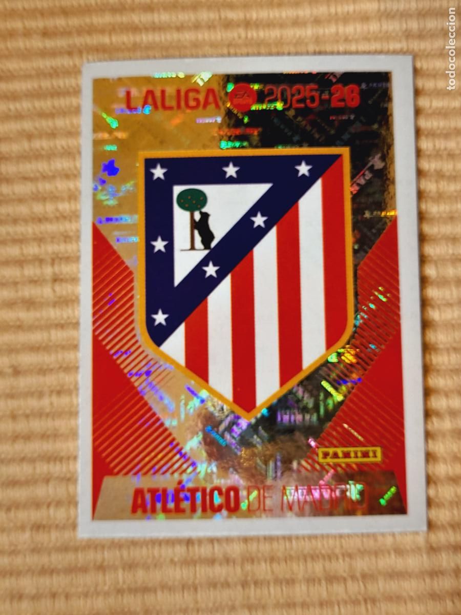 Cromos de f&uacute;tbol: CROMO 1 ESCUDO ATLETICO MADRID LIGA 25-26 2025 2026 &Aacute;LBUM ESTE