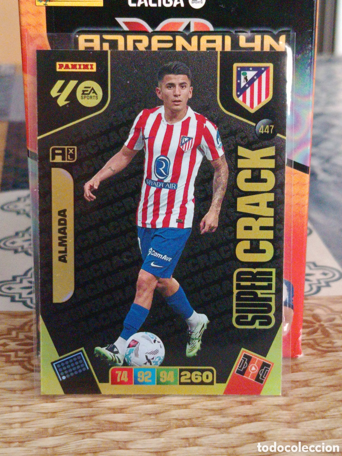 Cromos de Futebol: ALMADA ATLETICO DE MADRID SUPER CRACK N&ordm; 447 LIGA ADRENALYN 25 26 2025 2026 PANINI