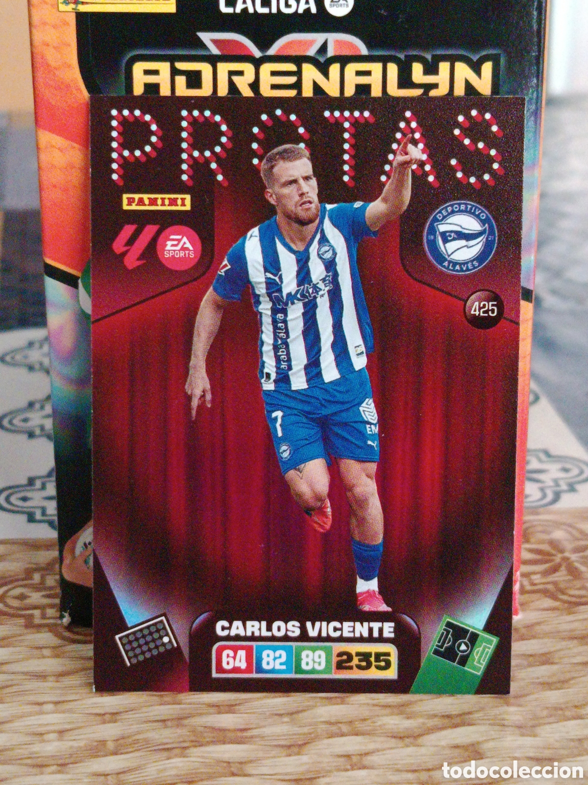 Figurine di Calcio: CARLOS VICENTE ALAVES PROTAS N&ordm; 425 LIGA ADRENALYN 25 26 2025 2026 PANINI