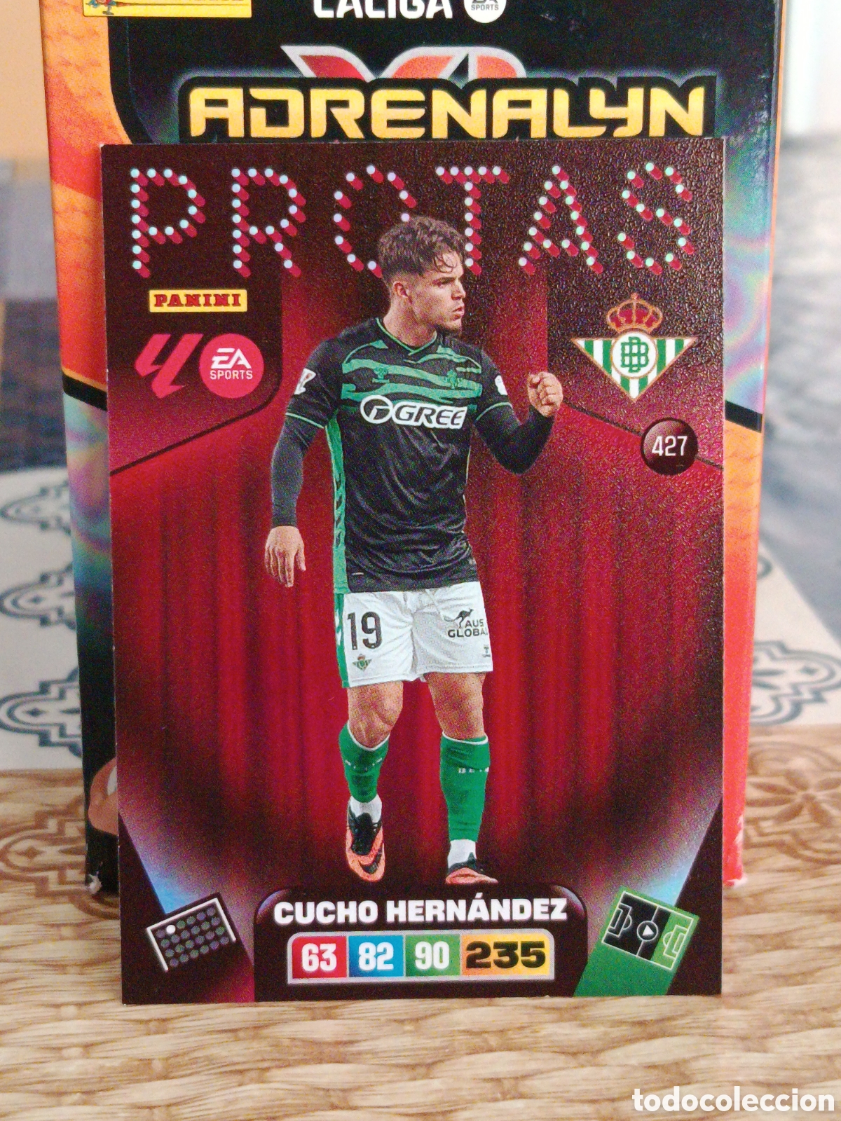Figurine di Calcio: CUCHO HERNANDEZ BETIS PROTAS N&ordm; 427 LIGA ADRENALYN 25 26 2025 2026 PANINI