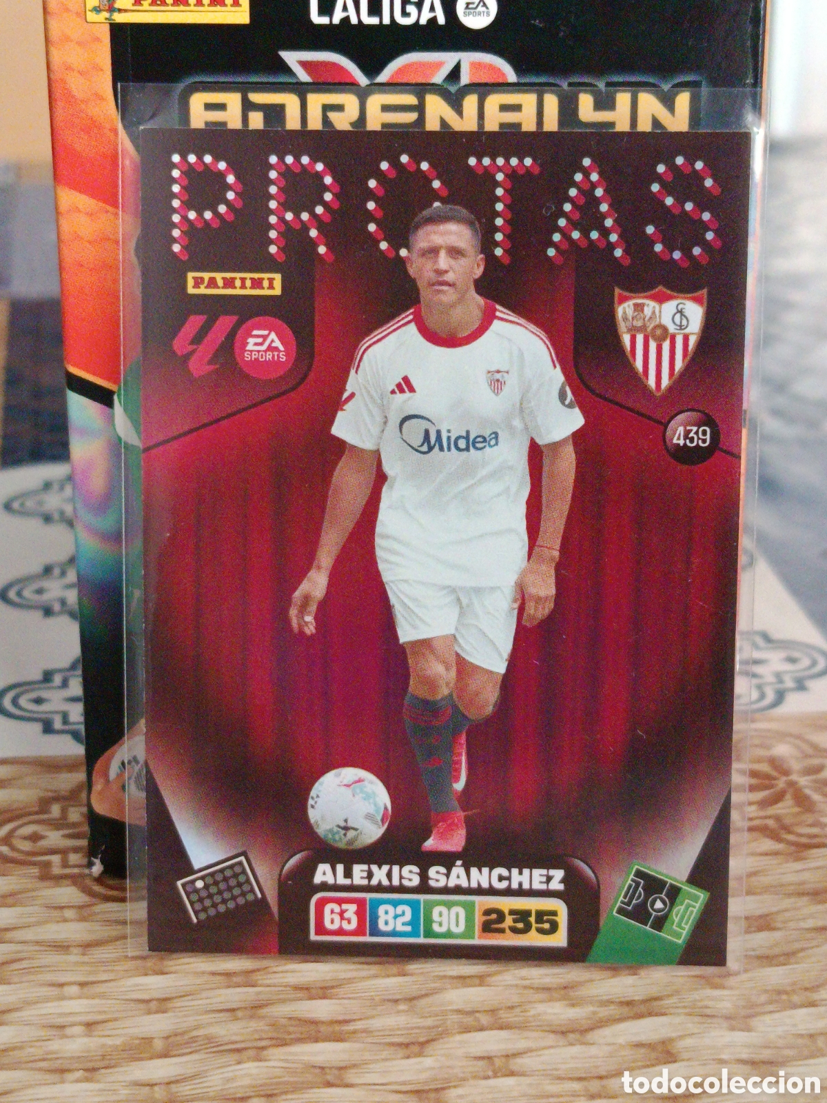 Cartes &agrave; collectionner de Football: ALEXIS SANCHEZ SEVILLA PROTAS N&ordm; 439 LIGA ADRENALYN 25 26 2025 2026 PANINSI