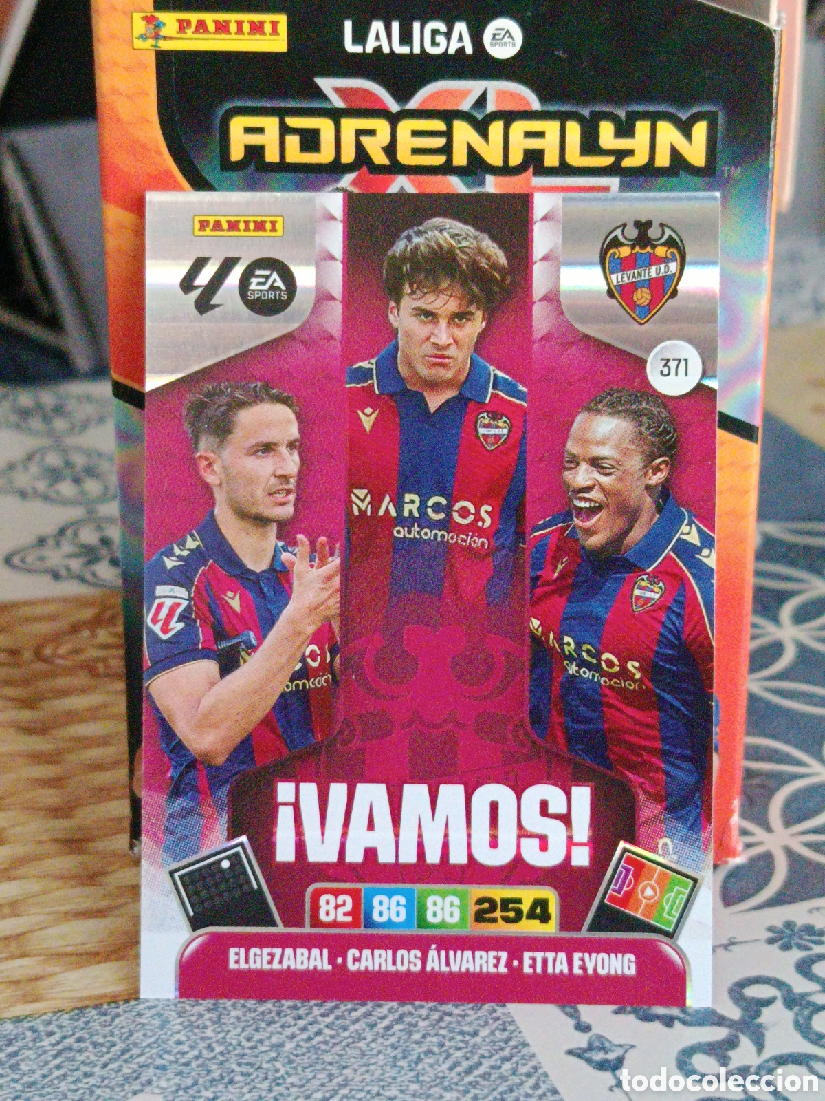 Cromos de f&uacute;tbol: ELGEZABAL CARLOS ETTA EYONG LEVANTE VAMOS N&ordm; 371 LIGA ADRENALYN 25 26 2025 2026 PANINI