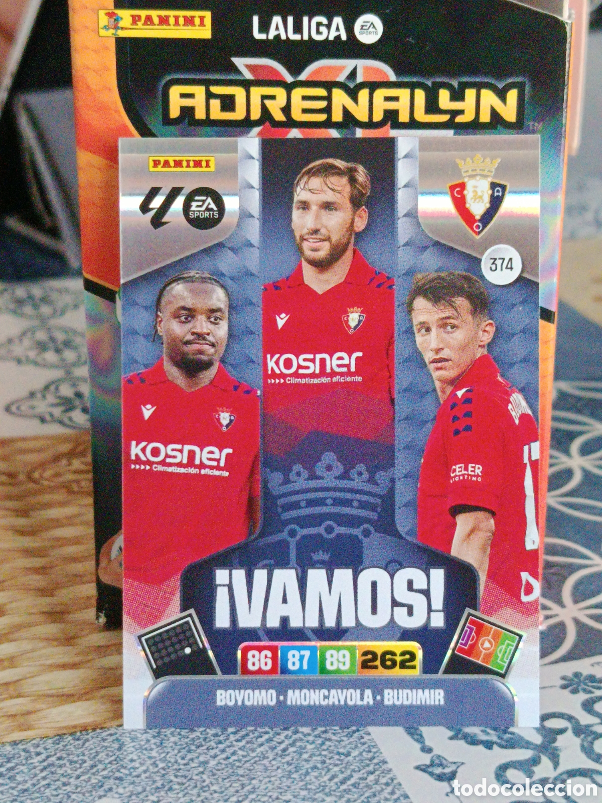 Cromos de f&uacute;tbol: BOYOMO MONCAYOLA BUDIMIR OSASUNA VAMOS N&ordm; 374 LIGA ADRENALYN 25 26 2025 2026 PANINI