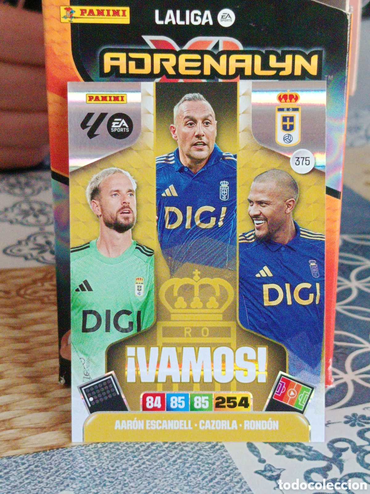 Cromos de f&uacute;tbol: AARON CAZORLA RONDON OVIEDO VAMOS N&ordm; 375 LIGA ADRENALYN 25 26 2025 2026 PANINI