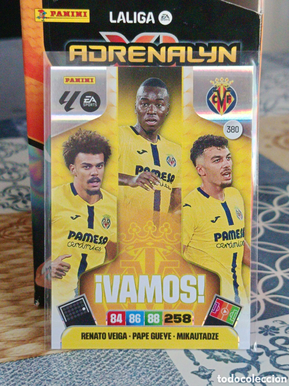 Cartes &agrave; collectionner de Football: RENATO PAPE MIKAUTADZE VILLARREAL VAMOS N&ordm; 380 LIGA ADRENALYN 25 26 2025 2026 PANINI