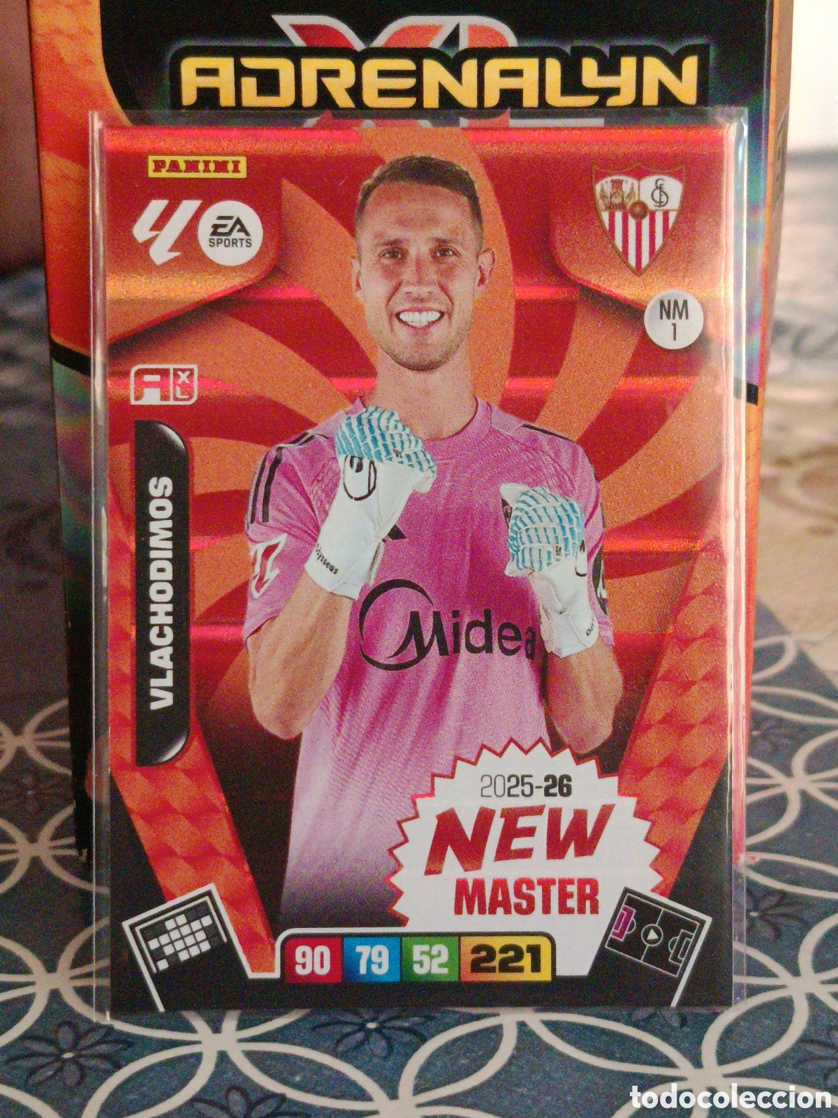 Cromos de Futebol: VLACHODIMOS SEVILLA NEW MASTER N&ordm; 1 LIGA ADRENALYN 25 26 2025 2026 PANINI