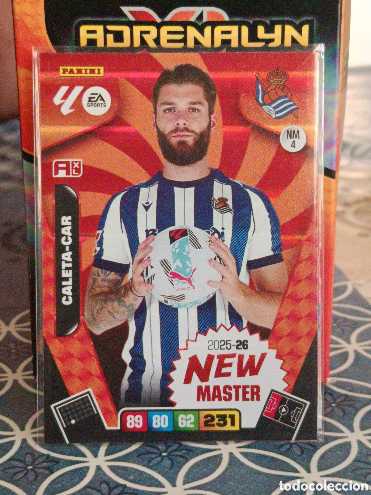 Cartes &agrave; collectionner de Football: CALETA-CAR REAL SOCIEDAD NEW MASTER N&ordm; 4 LIGA ADRENALYN 25 26 2025 2026 PANINI