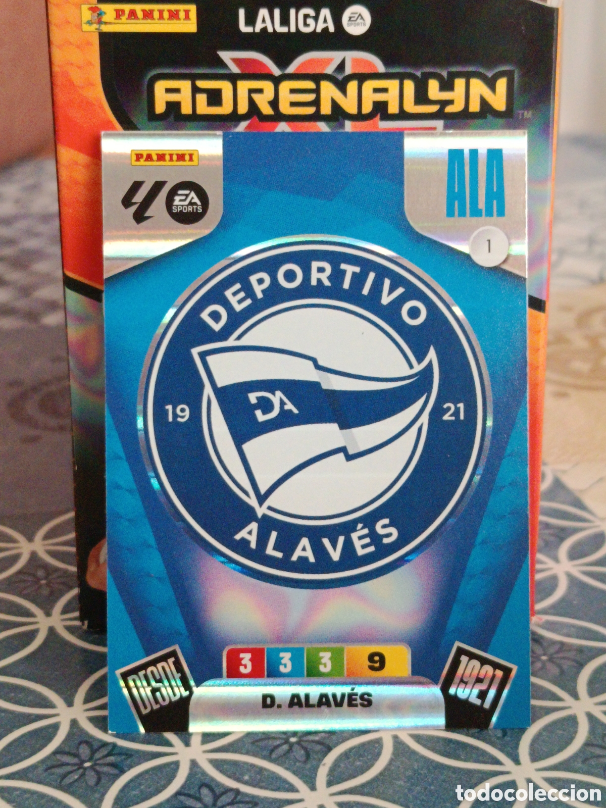 Figurine di Calcio: ESCUDO DEPORTIVO ALAVES N&ordm; 1 LIGA ADRENALYN 25 26 2025 2026 PANINI