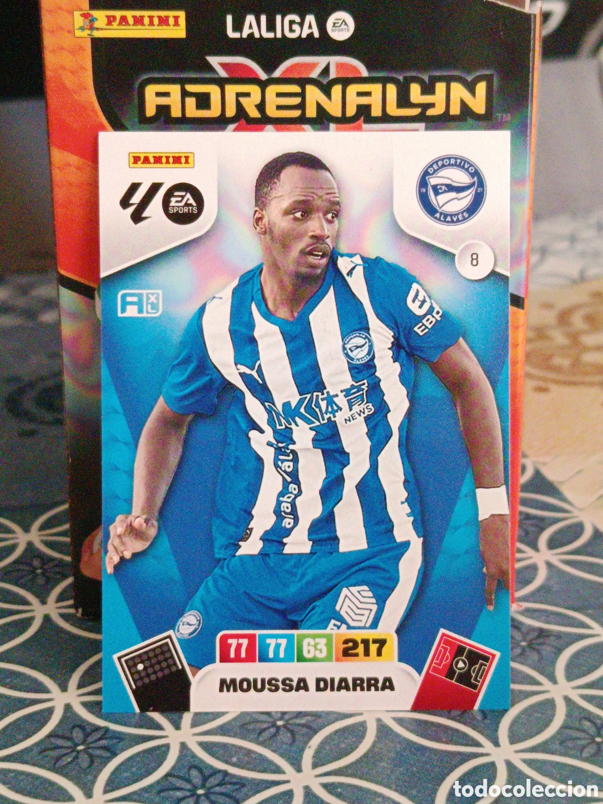 Cromos de Futebol: MOUSSA DIARRA DEPORTIVO ALAVES N&ordm; 8 LIGA ADRENALYN 25 26 2025 2026 PANINI
