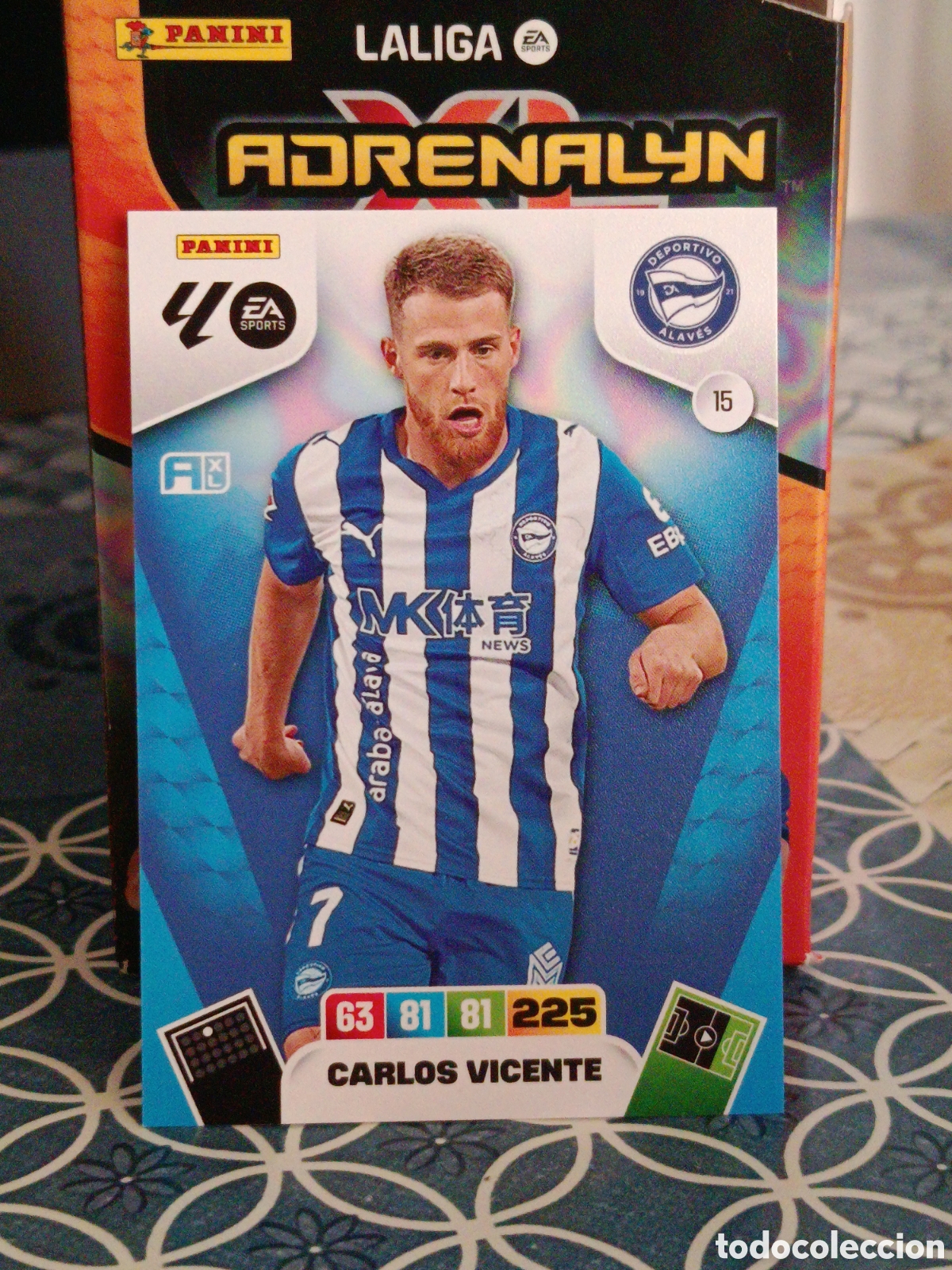 Cromos de Futebol: CARLOS VICENTE DEPORTIVO ALAVES N&ordm; 15 LIGA ADRENALYN 25 26 2025 2026 PANINI