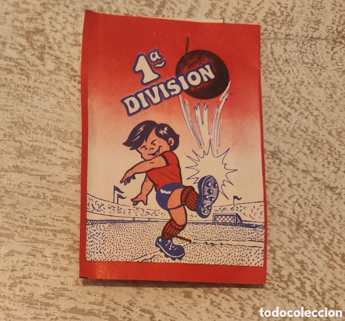 Cromos de f&uacute;tbol: Sobre sin abrir cromos troquelados escudo y cara 80 81