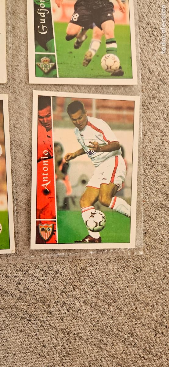 Football Stickers: Antonio - Sevilla - 585 - Mundicromo 02 03 - 2002 2003 - Trading Card