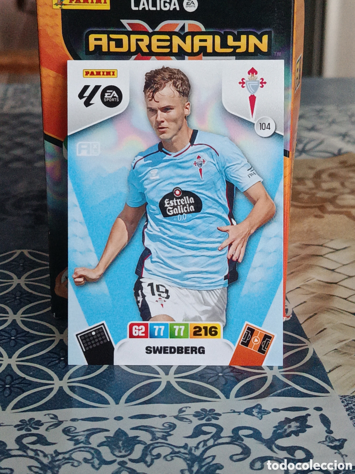 Fu&szlig;ball-Sticker: SWEDBERG CELTA N&ordm; 104 LIGA ADRENALYN 25 26 2025 2026 PANINI
