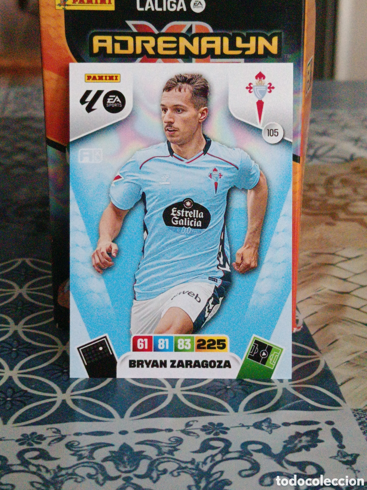 Fu&szlig;ball-Sticker: BRYAN ZARAGOZA CELTA N&ordm; 105 LIGA ADRENALYN 25 26 2025 2026 PANINI