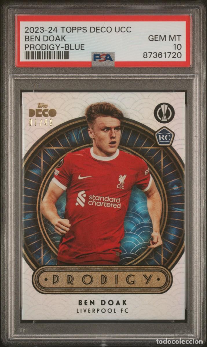 Fu&szlig;ball-Sticker: Rookie Ben Doak 01/49 Liverpool Topps Deco UCC Prodigy Blue 2023 24 Psa 10