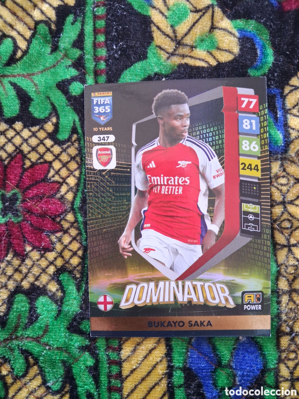 Figurine di Calcio: 347 FIFA 365 2025 ADRENALYN XL BUKAYO SAKA - ARSENAL POWER DOMINATOR PANINI 25 2024