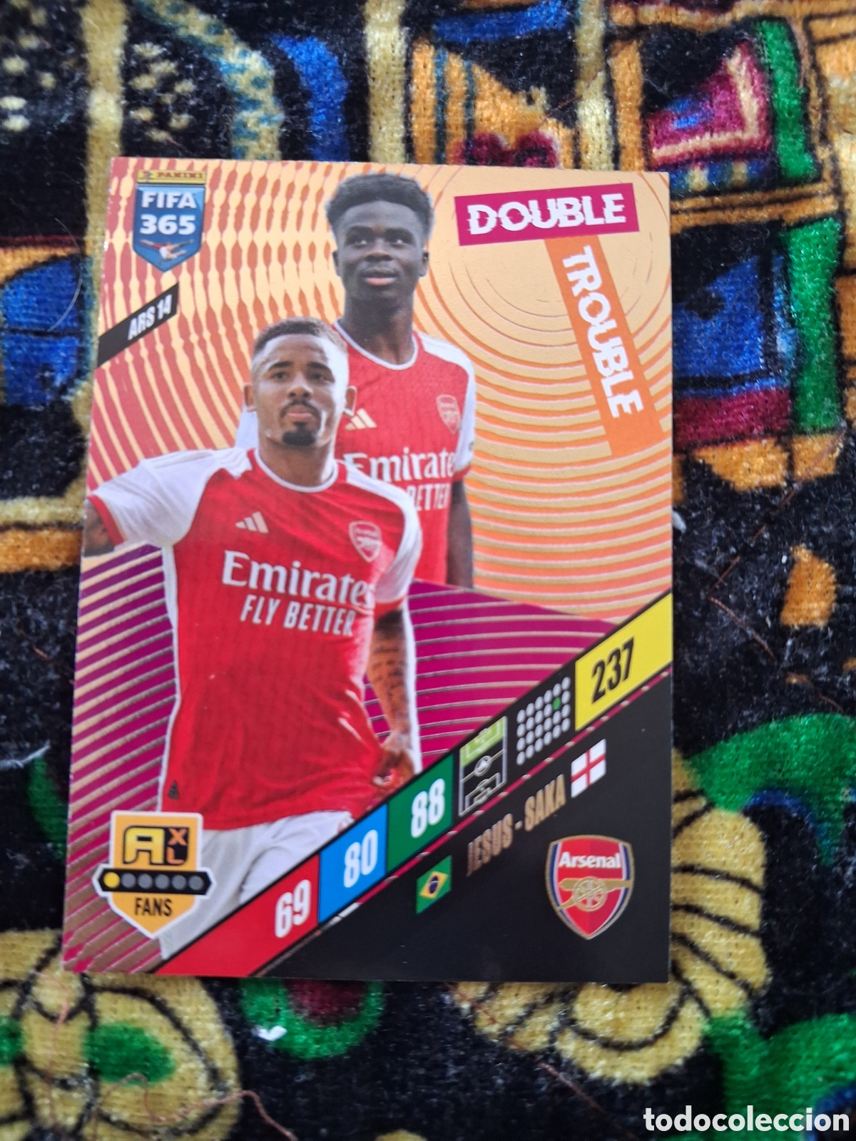 Figurine di Calcio: ARS14 SAKA -JESUS DOUBLE TROUBLE ARSENAL ARS 14 ADRENALYN XL 365 ADRENALYN XL FIFA 365 PANINI 2024