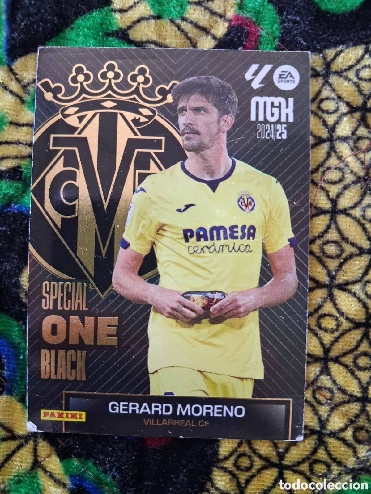 Cromos de f&uacute;tbol: GERARD MORENO VILLARREAL SPECIAL ONE BLACK MEGACRACKS LIGA 2024/2025 24 25 PANINI