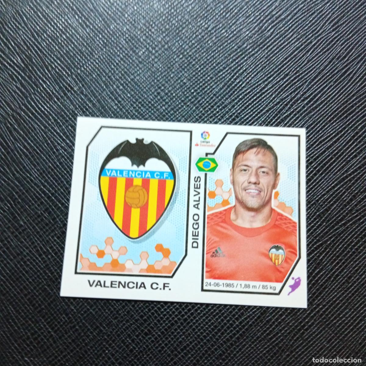 Cartes &agrave; collectionner de Football: 215 DIEGO ALVES ESCUDO VALENCIA PANINI 2016 2017 CROMO 16 17 FUTBOL - SIN PEGAR - A215 PG34