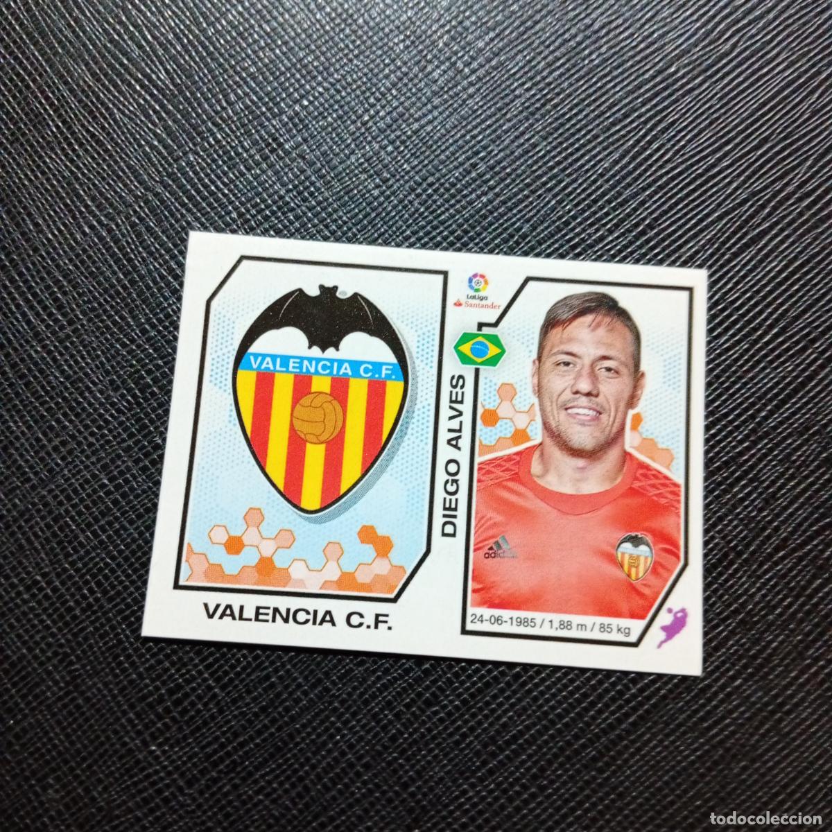 Cartes &agrave; collectionner de Football: 215 DIEGO ALVES ESCUDO VALENCIA PANINI 2016 2017 CROMO 16 17 FUTBOL - SIN PEGAR - A215 PG34
