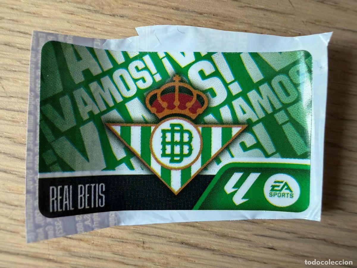 Cromos de f&uacute;tbol: VAMOS ESCUDO REAL BETIS 25 26 2026 2027 LIGA EA SPORTS CHICLES ESTE SIN PEGAR STICKER