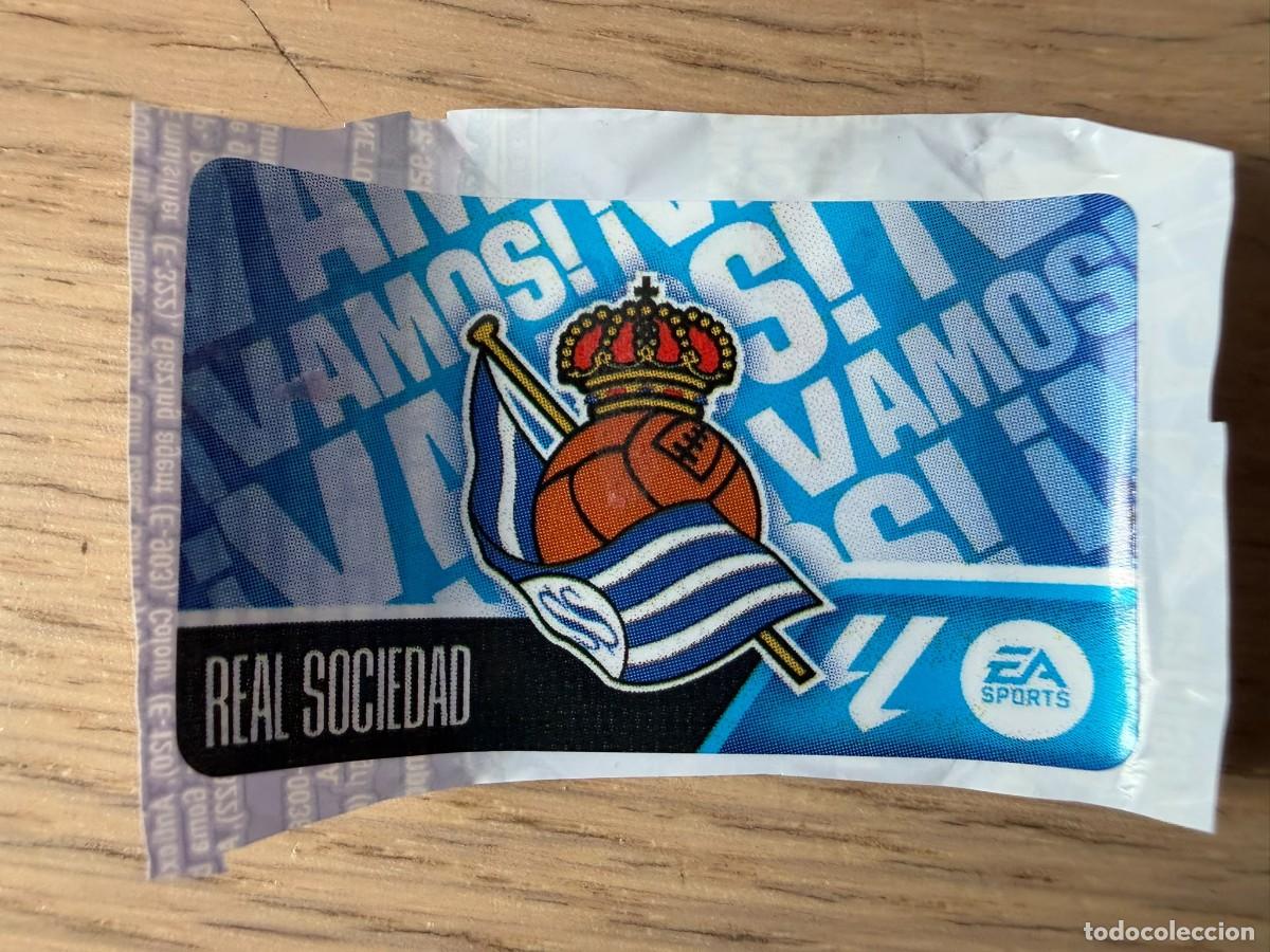 Cromos de f&uacute;tbol: VAMOS ESCUDO REAL SOCIEDAD 26 27 2026 2027 LIGA EA SPORTS CHICLES CHICLE ESTE SIN PEGAR STICKER