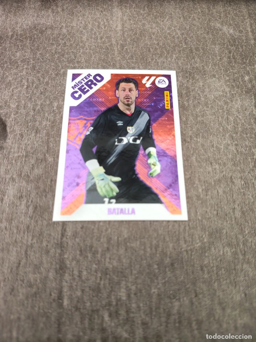 Cromos de f&uacute;tbol: Cromo 1 BATALLA RAYO VALLECANO MISTER CERO. Colecci&oacute;n LALIGA F&uacute;tbol 2025-2026 PANINI Nuevo