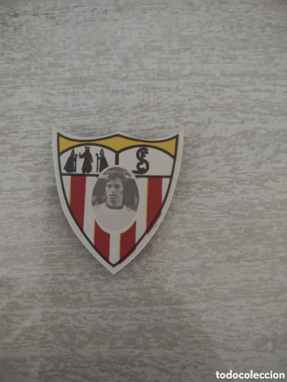 Cromos de f&uacute;tbol: Cromos troquelados escudo y cara 80 81 Sevilla Yiyi