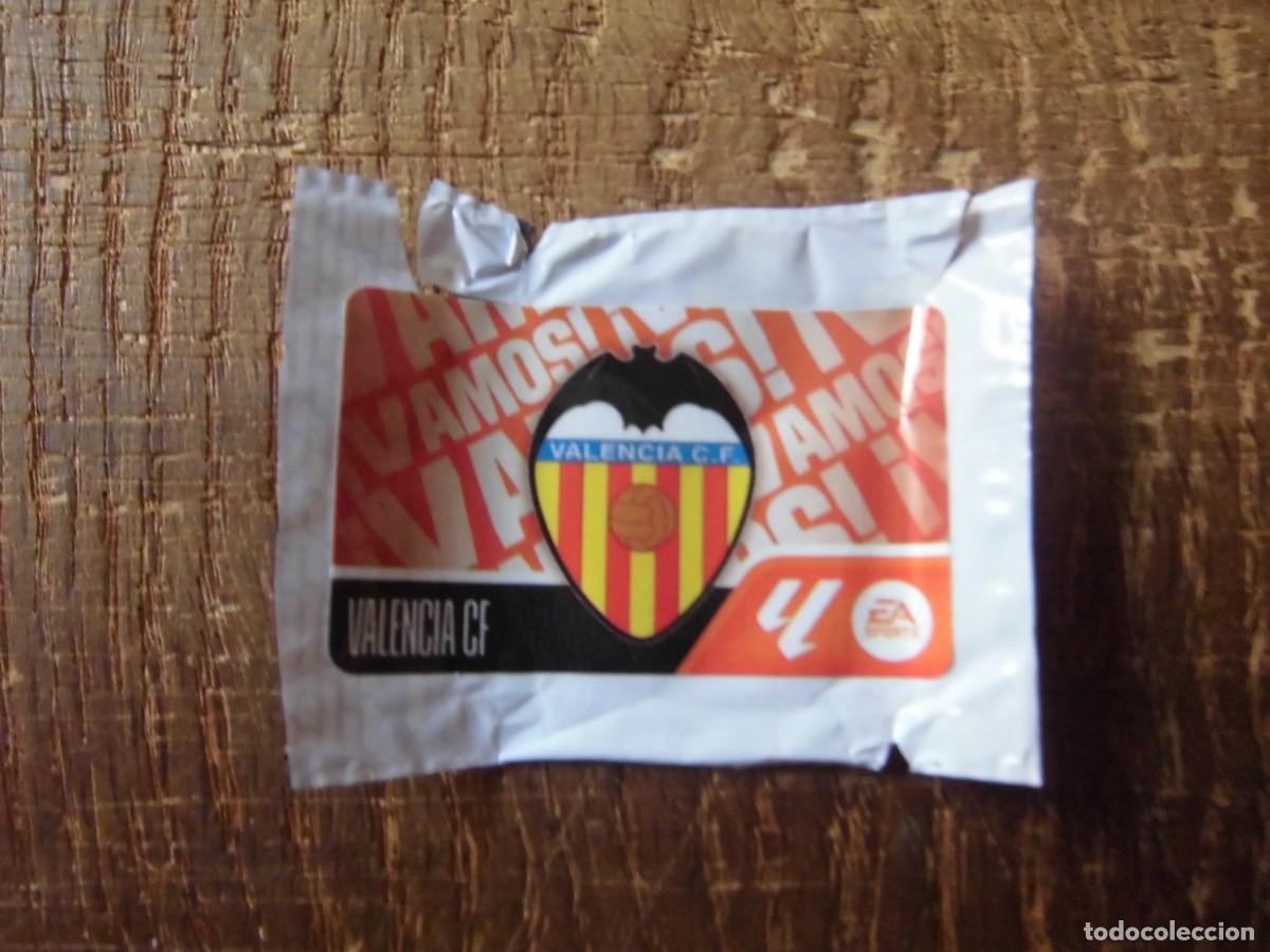 Cromos de f&uacute;tbol: ESCUDO VALENCIA LOS CHICLES DE LA LIGA 2026-27
