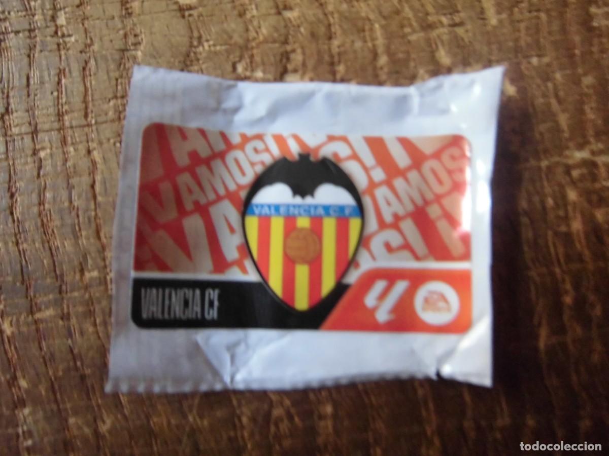 Cartes &agrave; collectionner de Football: ESCUDO VALENCIA LOS CHICLES DE LA LIGA 2026-27