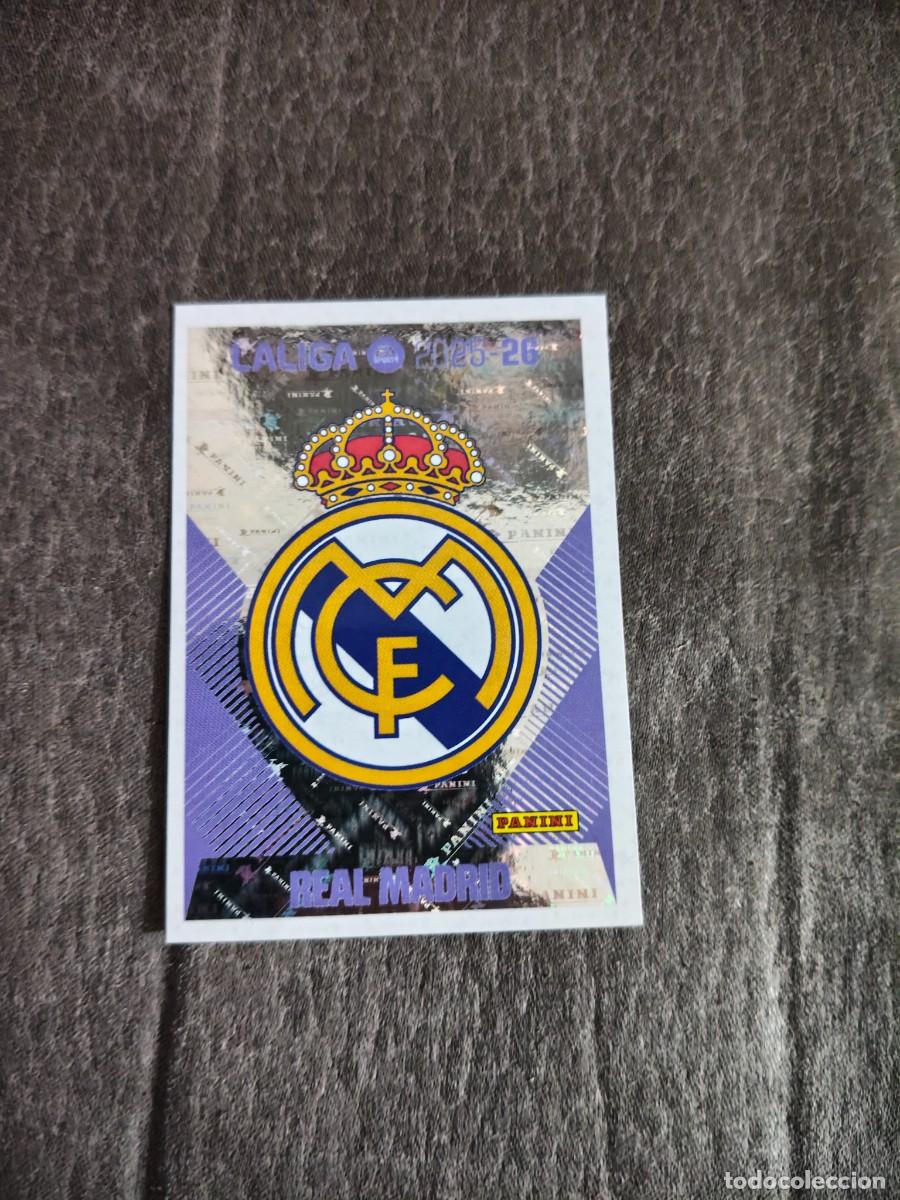 Cromos de f&uacute;tbol: Cromo 1 ESCUDO REAL MADRID. Colecci&oacute;n LALIGA F&uacute;tbol 2025-2026 PANINI Nuevo