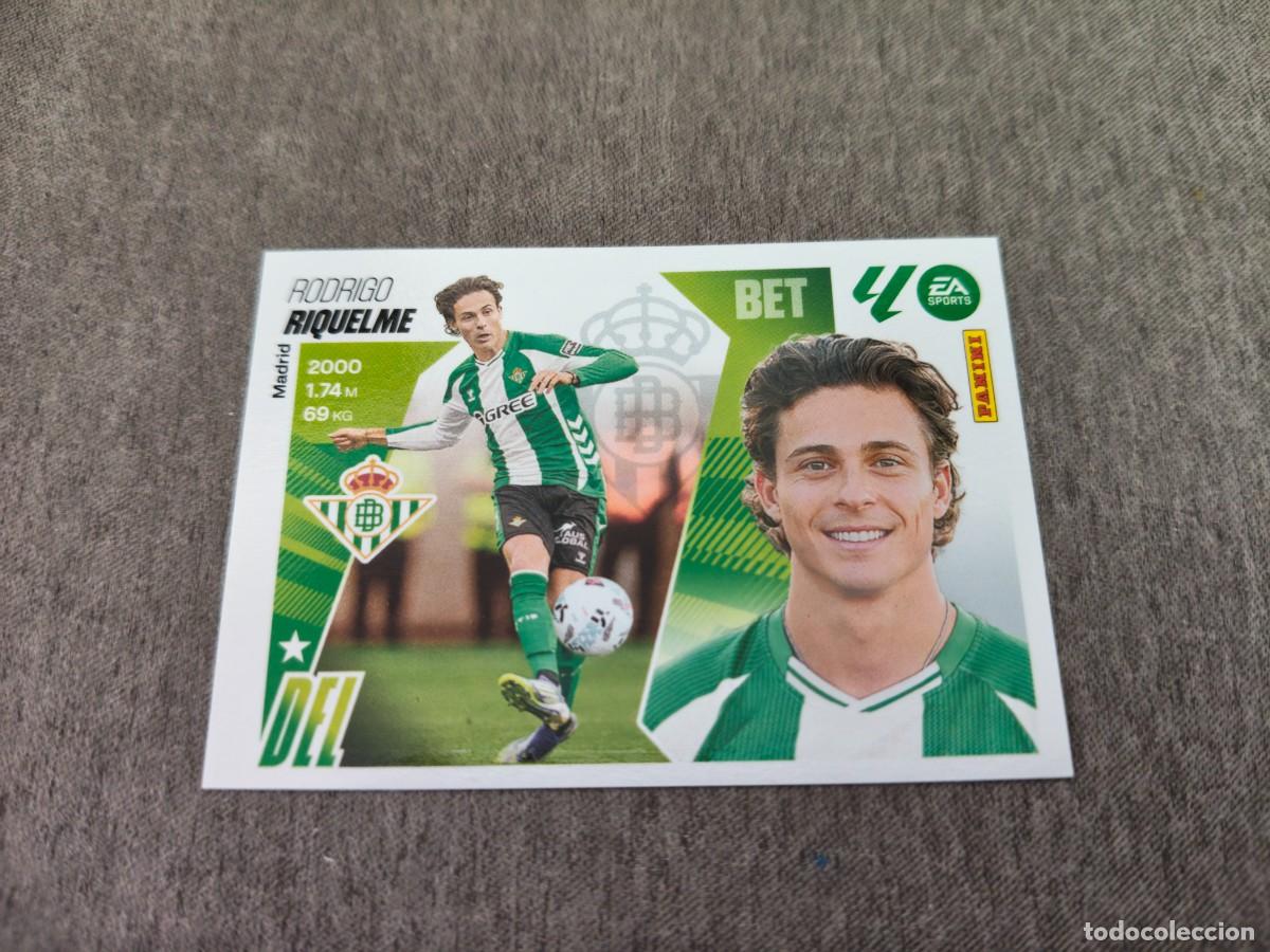 Cromos de f&uacute;tbol: Cromo 10 RIQUELME REAL BETIS &Uacute;LTIMOS FICHAJES. Colecci&oacute;n LALIGA F&uacute;tbol 2025-2026 PANINI Nuevo
