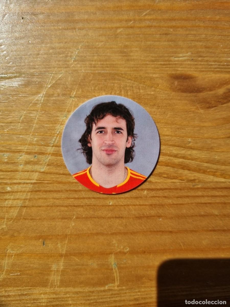 Cromos de f&uacute;tbol: RA&Uacute;L (Real Madrid CF). Medalla / Tazo (Selecci&oacute;n Espa&ntilde;ola 2006). Supermercado PLUS