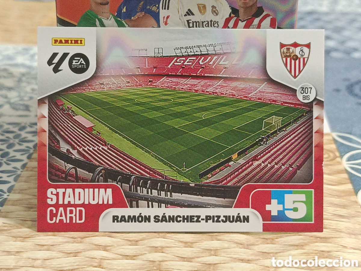 Figurine di Calcio: STADIUM CARD RAMON SANCHEZ-PIZJUAN SEVILLA N&ordm; 307 BIS LIGA ADRENALYN 25 26 2025 2026 PANINI