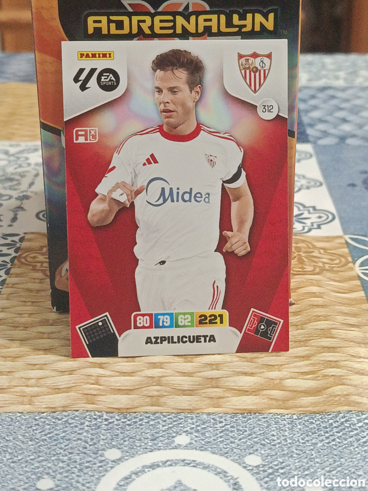 Fu&szlig;ball-Sticker: AZPILICUETA SEVILLA N&ordm; 312 LIGA ADRENALYN 25 26 2025 2026 PANINI