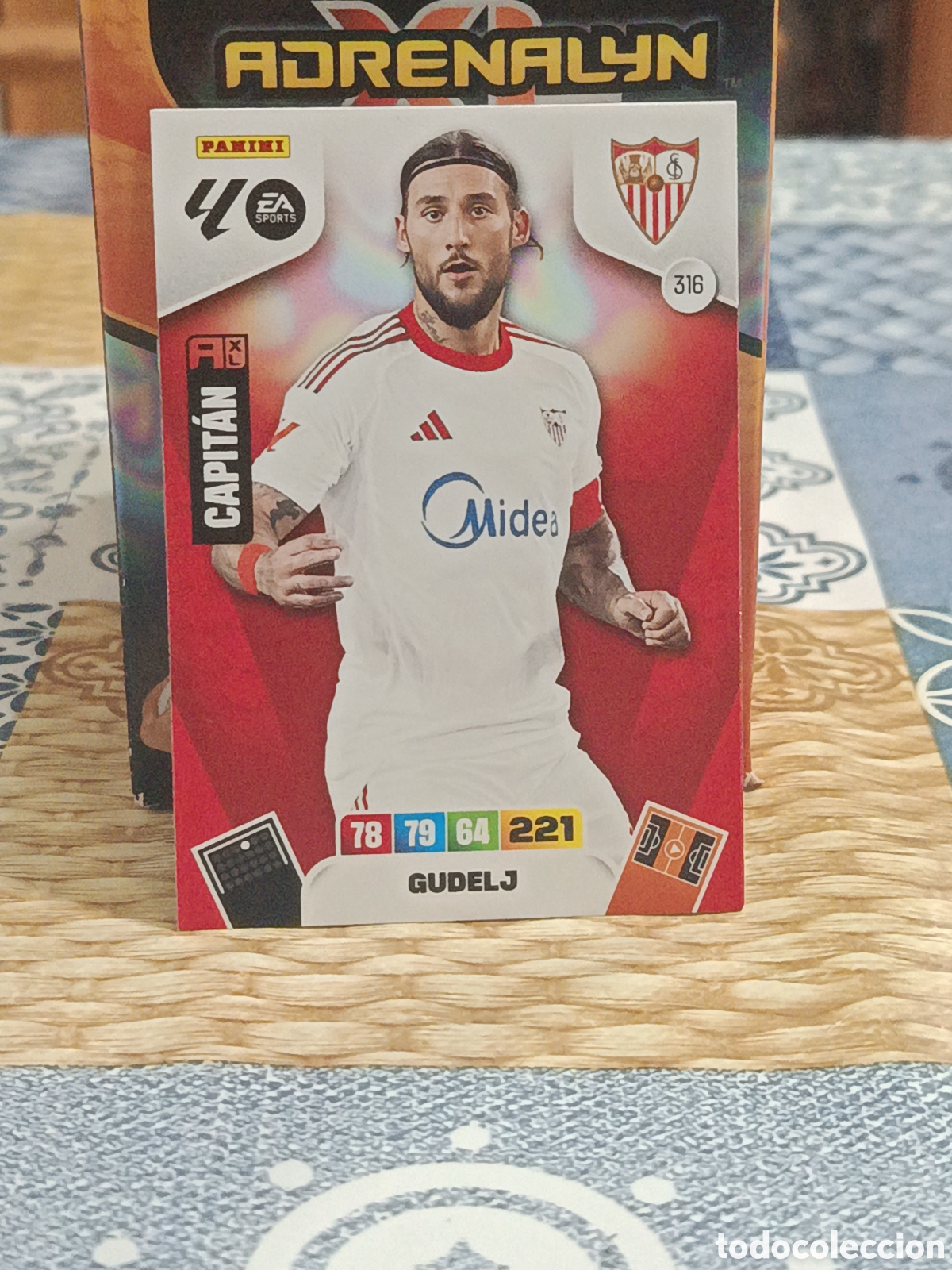 Fu&szlig;ball-Sticker: GUDELJ SEVILLA N&ordm; 316 LIGA ADRENALYN 25 26 2025 2026 PANINI