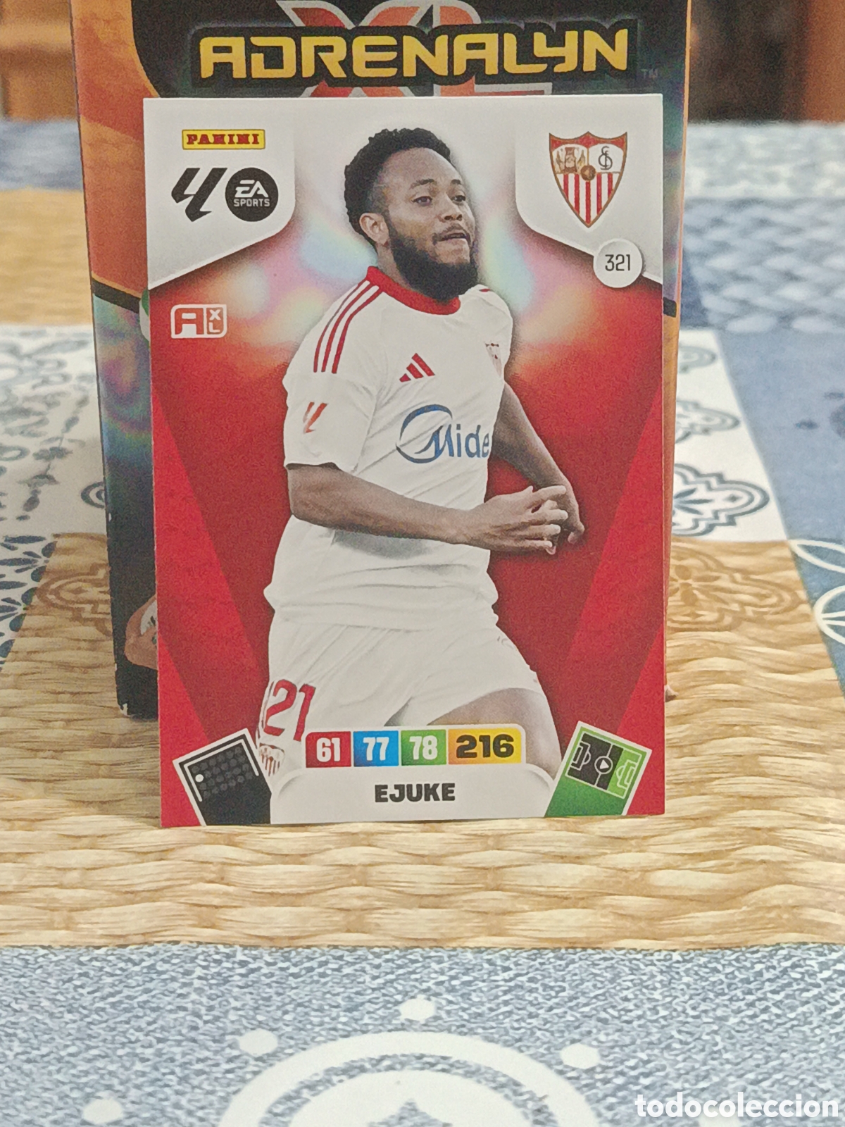 Fu&szlig;ball-Sticker: EJUKE SEVILLA N&ordm; 321 LIGA ADRENALYN 25 26 2025 2026 PANINI