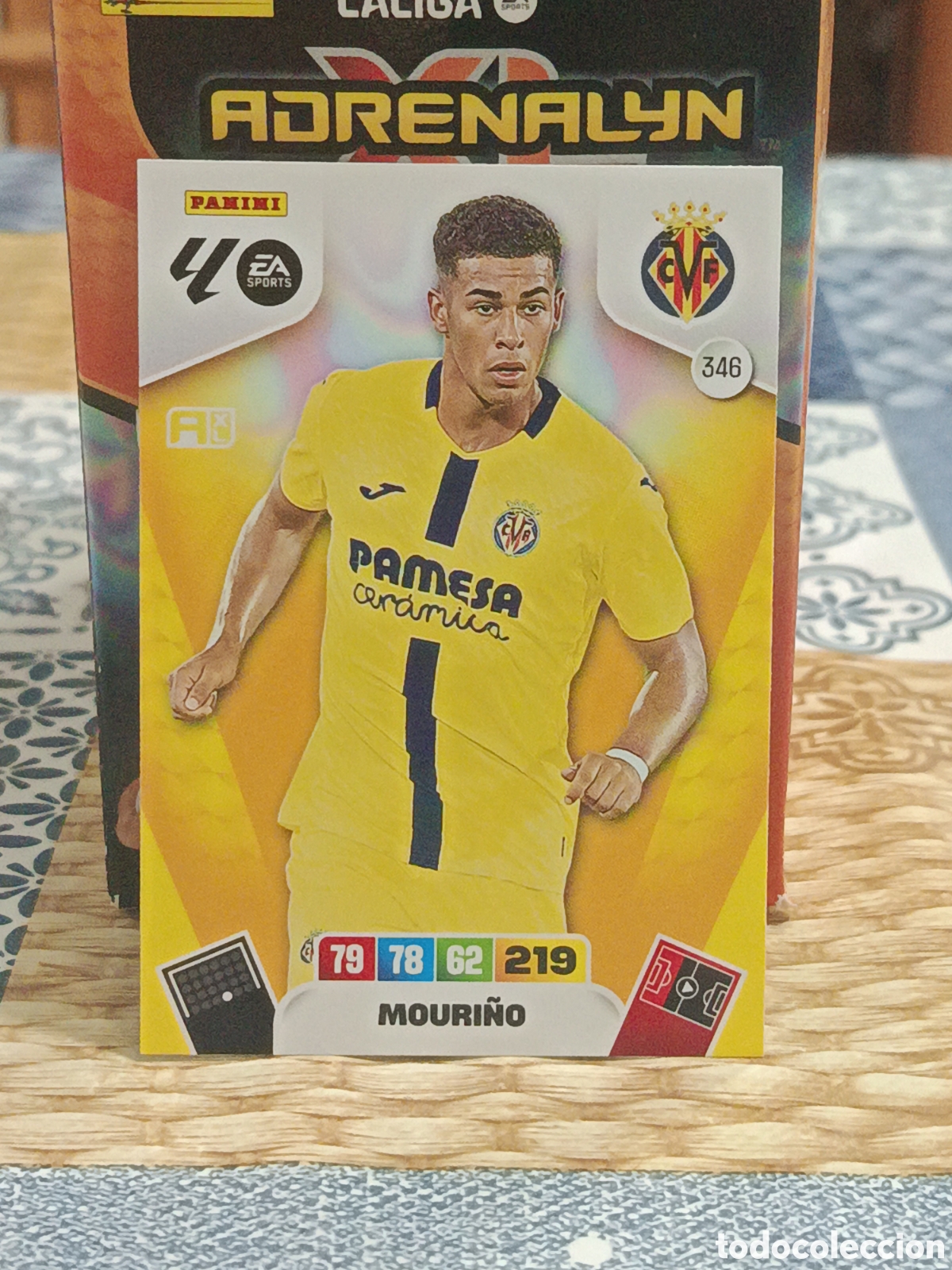 Figurine di Calcio: MOURI&Ntilde;O VILLARREAL N&ordm; 346 LIGA ADRENALYN 25 26 2025 2026 PANINI