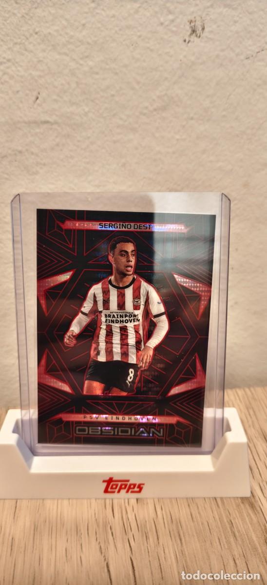 Cromos de f&uacute;tbol: Sergi&ntilde;o Dest 2025-26 Obsidian Red Etch 12/49
