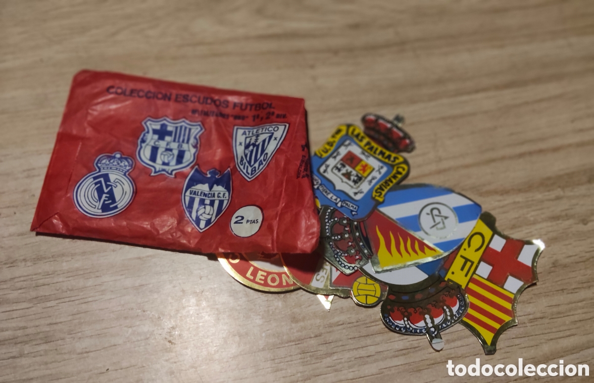 Cromos de f&uacute;tbol: Adhesivos de escudos de f&uacute;tbol metalizados