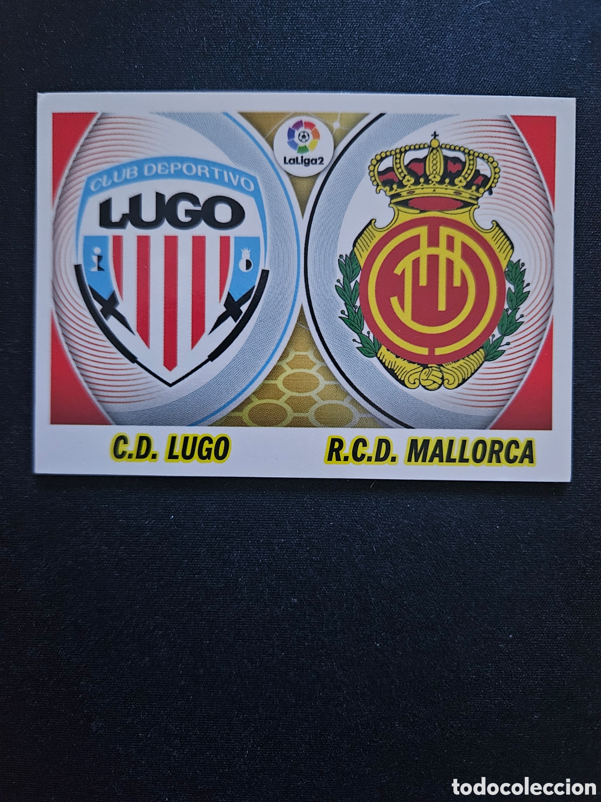 Cromos de f&uacute;tbol: ESCUDOS C.D. LUGO &ndash; R.C.D. MALLORCA N&ordm; 6 LALIGA2 &ndash; LIGA ESTE 2016-17 PANINI