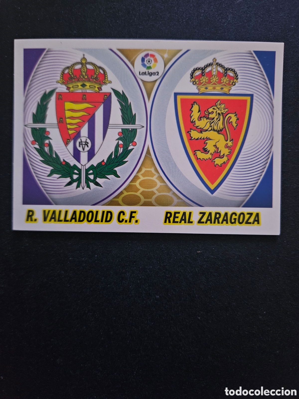 Cromos de f&uacute;tbol: ESCUDOS REAL VALLADOLID C.F. &ndash; REAL ZARAGOZA N&ordm; 11 LALIGA2 &ndash; LIGA ESTE 2016-17 PANINI 1/2