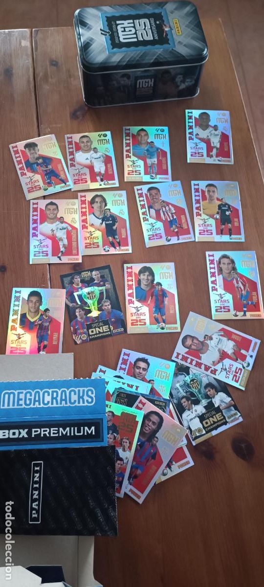 Cromos de f&uacute;tbol: CAJA MGK 25 ANIVERSARIO - ABIERTA BOX PREMIUM - SE VENDEN SUELTAS LAS CARTAS MESSI CRISTIANO YAMAL
