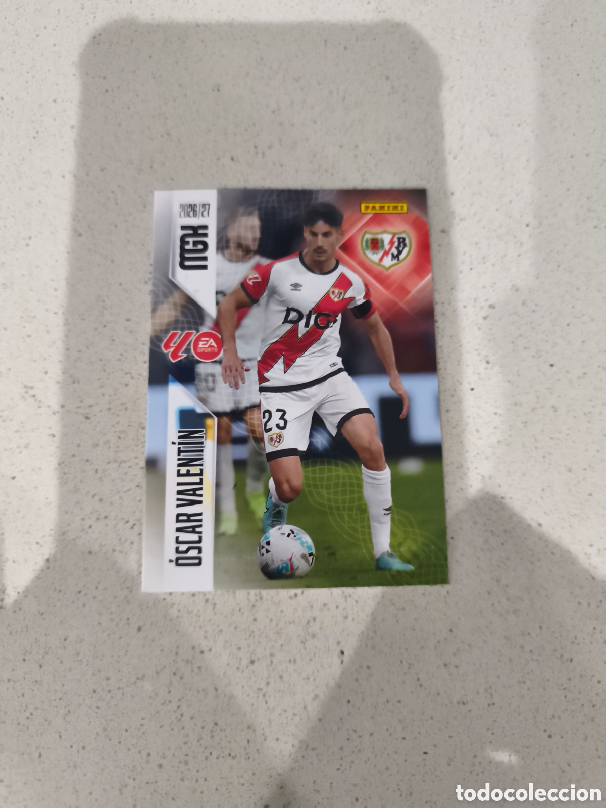 Cromos de f&uacute;tbol: CARTA N&Uacute;MERO 300 &Oacute;SCAR VALENT&Iacute;N RAYO VALLECANO. MEGACRACKS 26/27. PANINI.