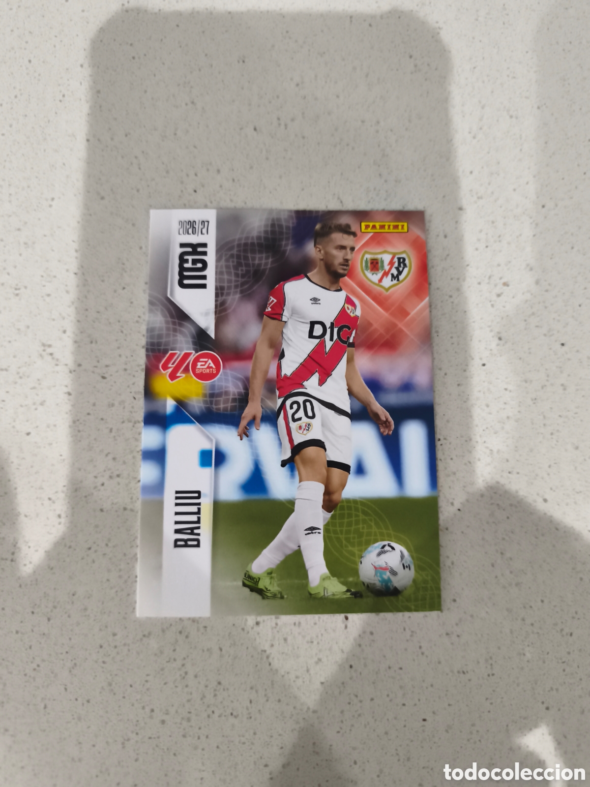 Fu&szlig;ball-Sticker: CARTA N&Uacute;MERO 293 BALLIU RAYO VALLECANO. MEGACRACKS 26/27. PANINI.
